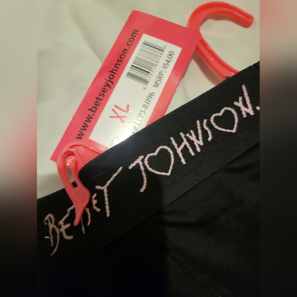 Betsey Johnson - Picture 12 of 12